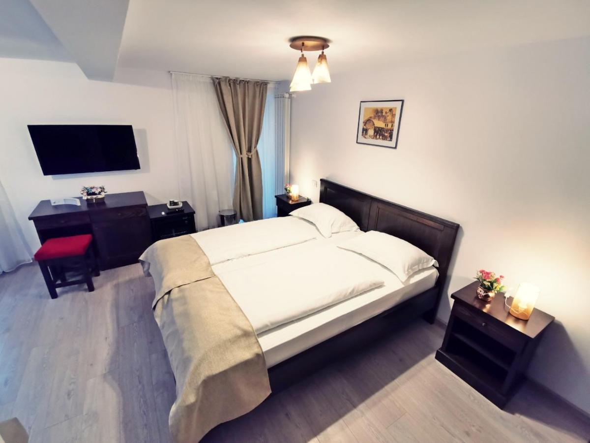 Complex Parc Pini Moinesti Moineşti Exterior foto