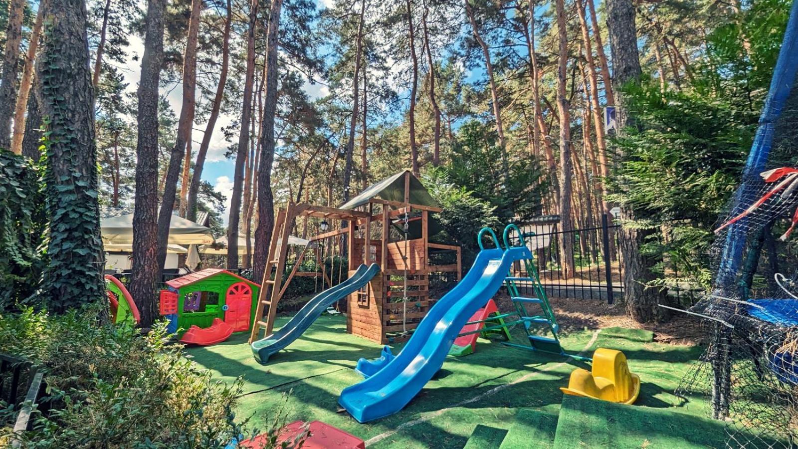 Complex Parc Pini Moinesti Moineşti Exterior foto
