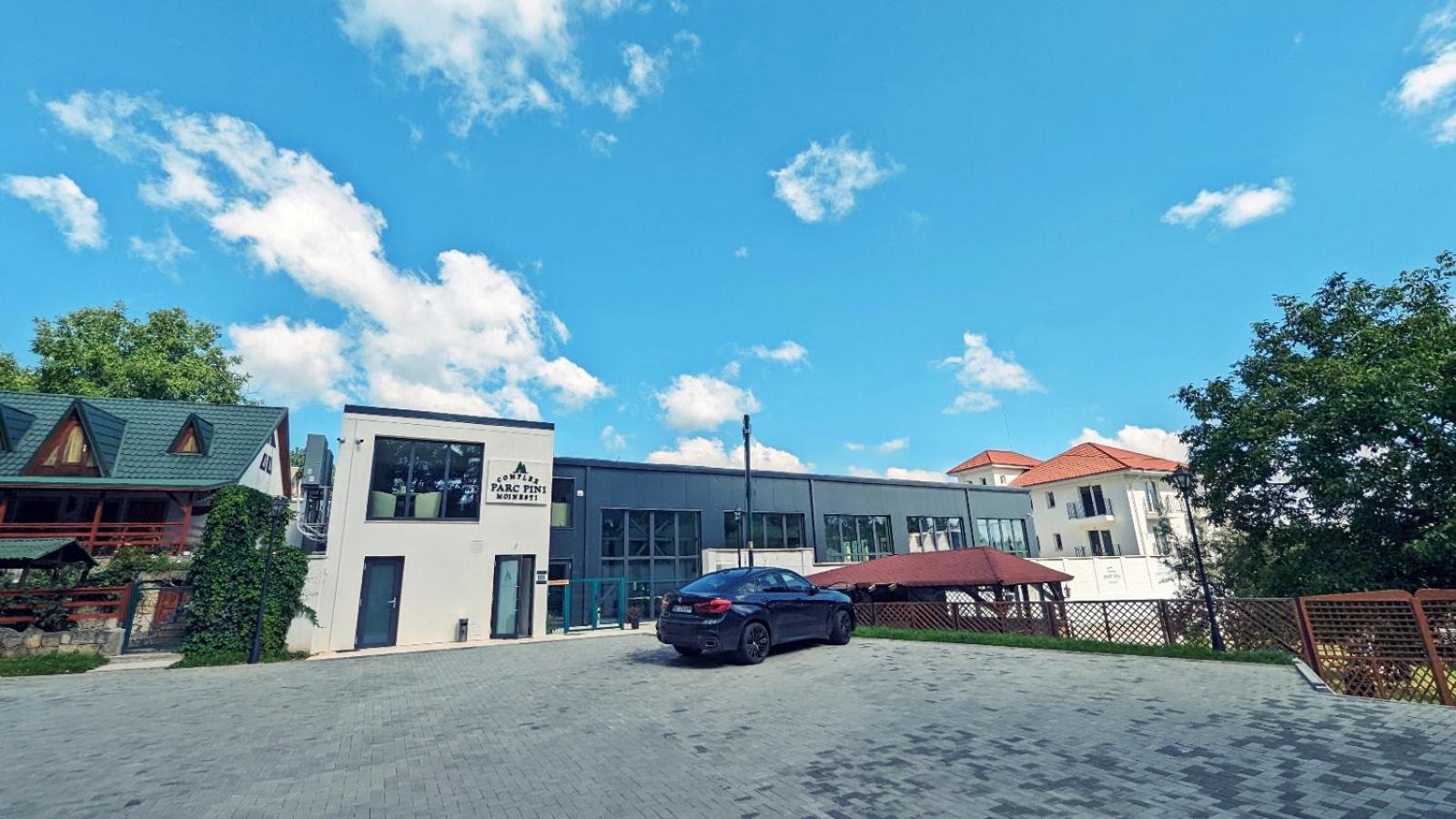 Complex Parc Pini Moinesti Moineşti Exterior foto
