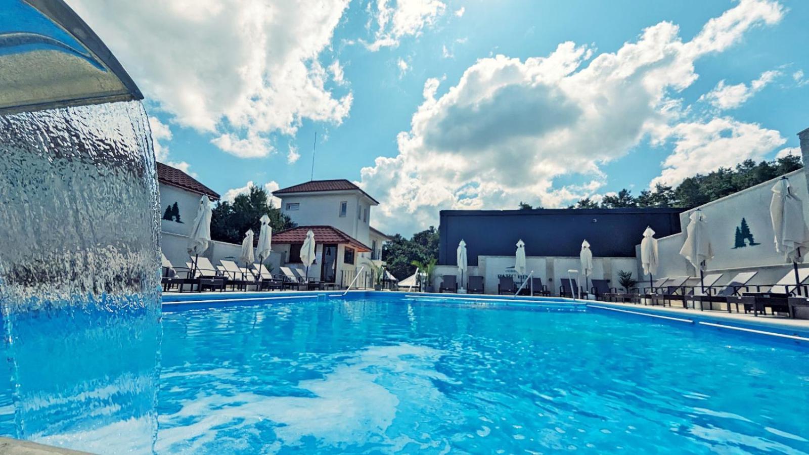 Complex Parc Pini Moinesti Moineşti Exterior foto
